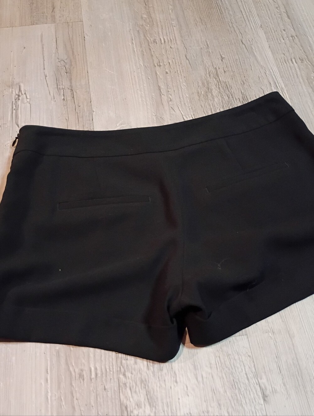 Express Shorts - Picture 3 of 4